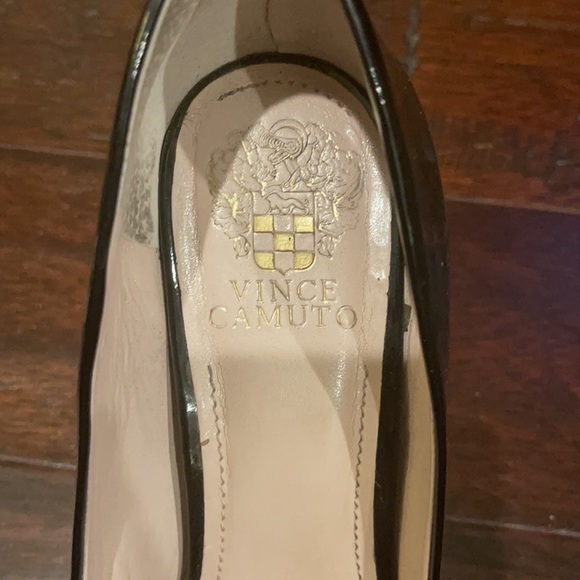 Gently Loved Vince Camuto Patent Heels - Picture 7 of 8